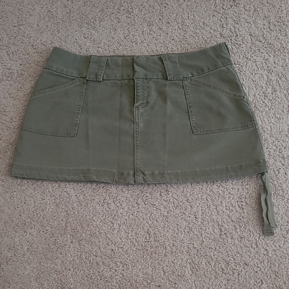 GUESS JEANS Stylish Olive Mini Skirt